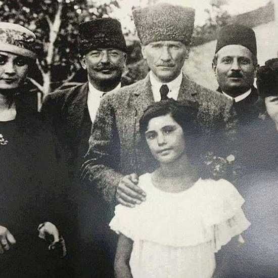 Atatürk'ün Manevi Evladı Olma Şerefine Erişen 8 İsmi Yakından Tanıyalım!