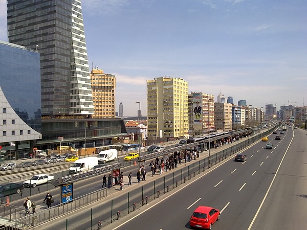 5. Herkesi tanıyan, en ufak olaydan bile haberi olan, kulağı delik okul muhtarı: Mecidiyeköy