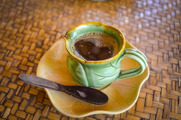 Eğer yolunuz Endonezya'ya düşerse, kahve seviyorsanız ve cüzdanınız da yeterince kabarıksa, bu kahvenin tadına bakın artık canım.