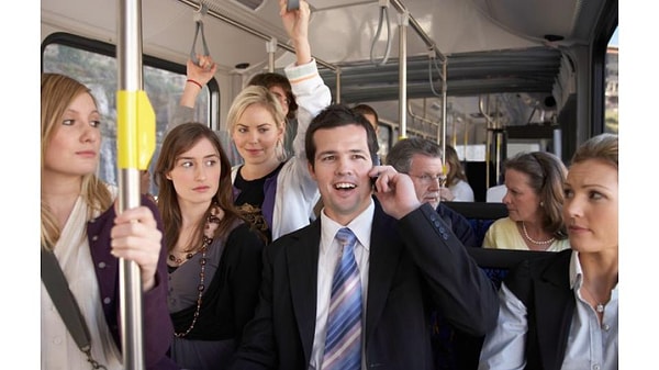 17. Не разговаривай по телефону в общественном транспорте дольше минуты