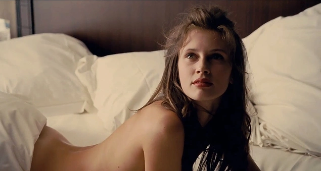 Jeune & jolie