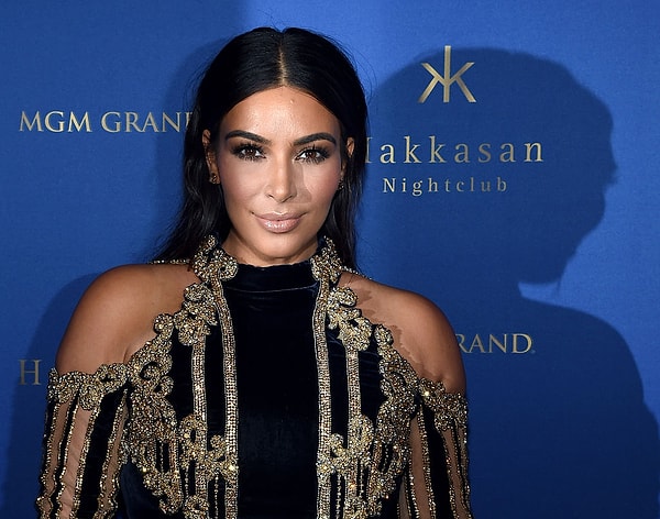 7. И вот на днях дело сдвинулось с мертвой точки. Полиция арестовала 17 человек (хотя нападавших было 5), среди которых был водитель, работающий на Кардашян в ночь ограбления