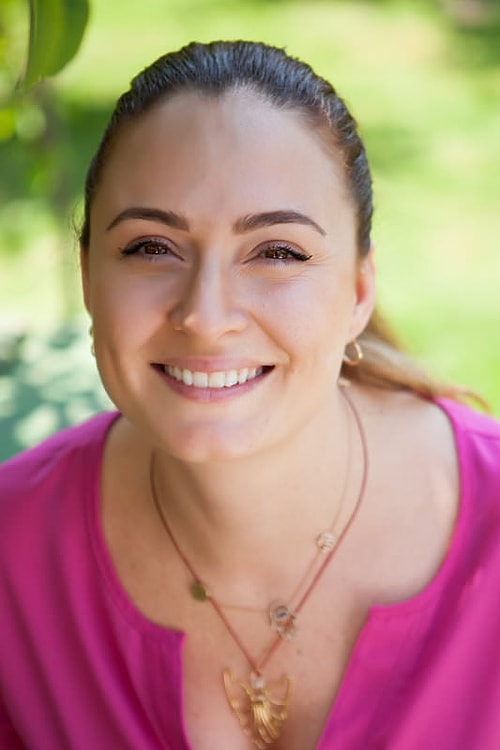 Dizilerin vazgeçilmez oyuncusu Ceyda Düvenci ve bir dönemin aranılan oyuncularından olan Kaan Girgin.