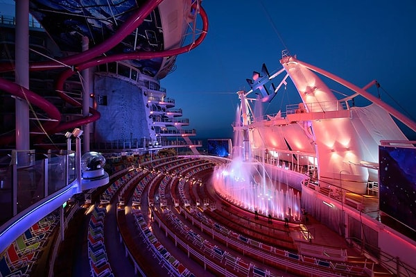 5. Корабль был построен Chantiers de l’Atlantique, который находится в Сен-Назер, Франция