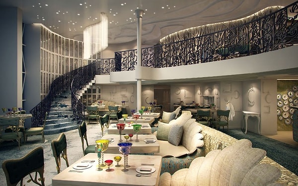 9. На борту имеется 8 ресторанов, рассчитанных в общей сложности на 4 908 мест