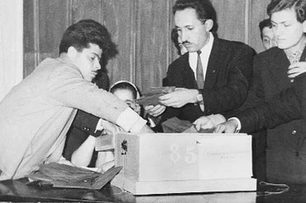 Türkiye gizli oyu ilk kez 14 Mayıs 1950 tarihinde düzenlenen genel seçimlerde kullandı.