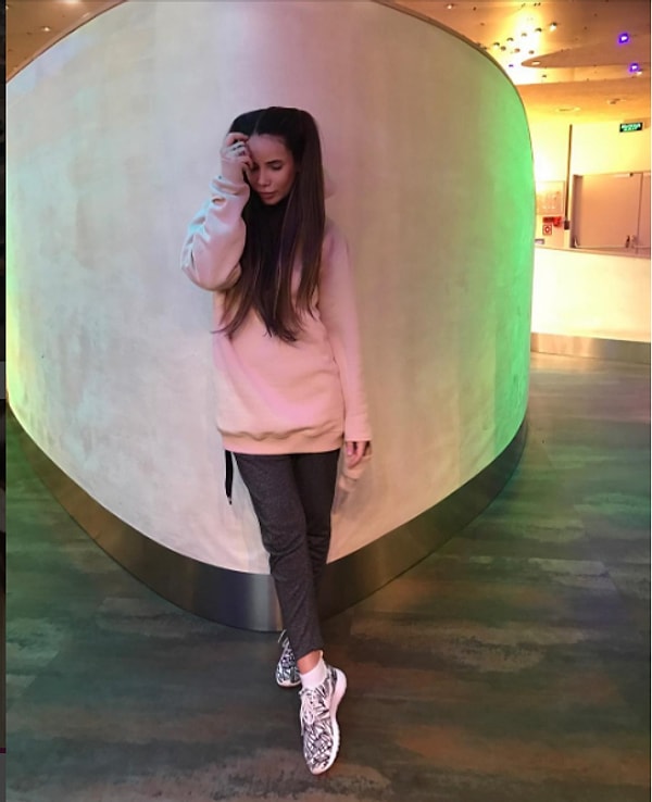 10. Не так давно девушка открыла новый салон красоты и очень переживала, так как, по ее словам, ремонт в студии был сделан плохо, а условия работы оказались некомфортными.