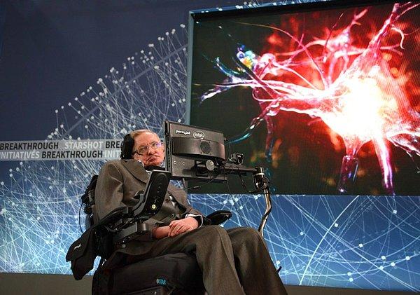 15. Eğer ki zeka ve akla dayalı bir uzaylı hayatı varsa dünya dışında, insanların onlarla iletişime geçme çabasının oldukça tehlikeli olduğunu düşünüyor Stephen Hawking.
