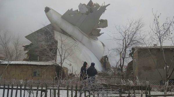 Uçağın düştüğü köyde yıkılan ve çoğunda yangın çıkan yaklaşık 15 binada hayatını kaybedenlerden 6'sı çocuk.