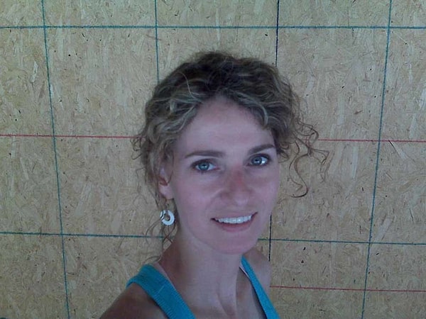 2. У Кары было два неудачных брака, полных насилия и унижения, она была преследуема человеком с психическим заболеванием, и все это не могло не отразиться на ее детях