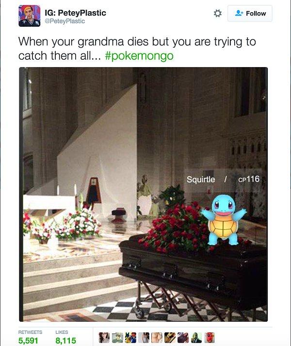 14. Büyük annesinin cenaze töreninde Pokemon Go oynayan şahıs.