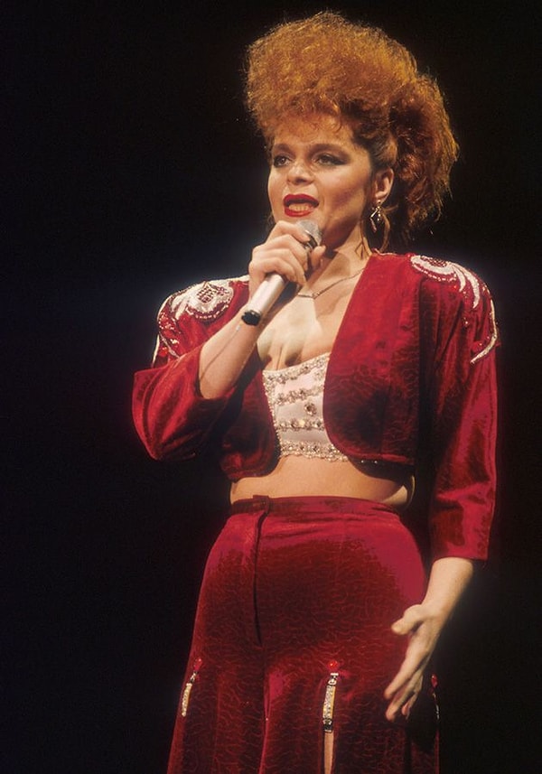 7. Лариса Долина