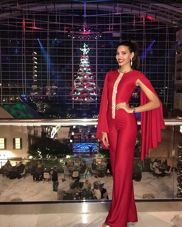 2. Ей всего 19 лет.