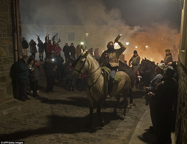 7. Фестиваль сопровождается активным употреблением алкоголя