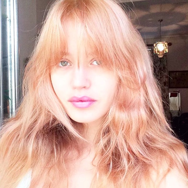 Судя по тому, что Джорджия поделилась своим снимком в Инстаграм сразу же после покраски в салоне, новый цвет ей очень понравился.