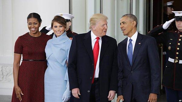 Beyaz Saray’da Trump ve eşini başkan Barack Obama ve eşi Michelle kapıda karşıladı.