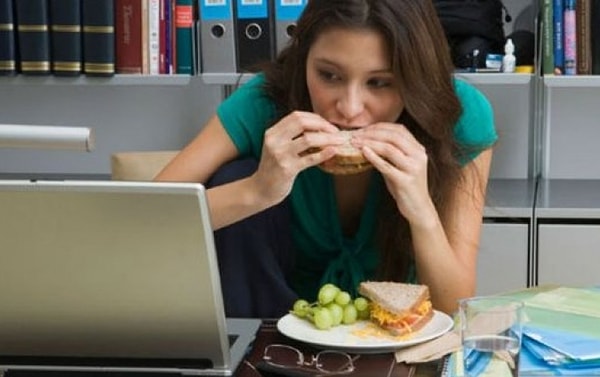 5. Когда я ем, я глух и нем