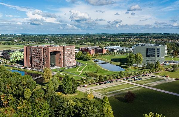 5. Hollanda, dünyanın tarım alanındaki en başarılı üniversitesi olan Wageningen Üniversite'sine ev sahipliği yapıyor.