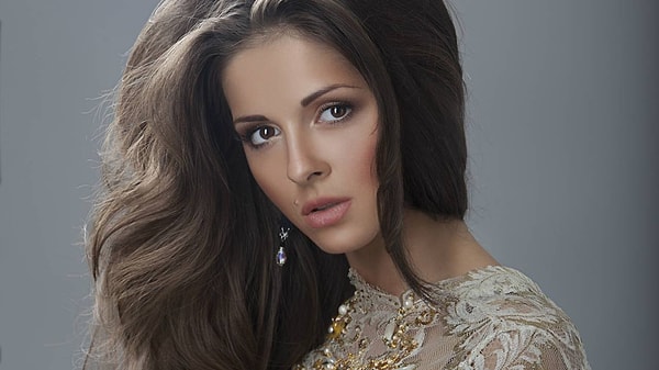 9. Селена Гомес и Нюша