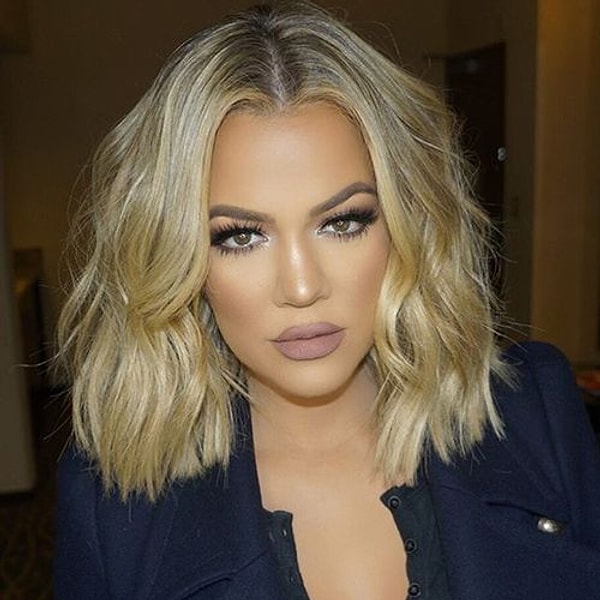 Удлиненный боб, а именно о нем идет речь, появился еще в далекие 50-е, и с тех пор возникло множество техник стрижки и вариаций укладок.