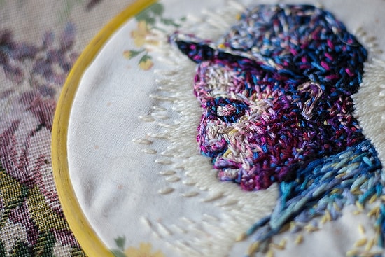 15 Çalışmasıyla Tenis Raketlerine ve Kumaşlara Portreler İşleyen Sanatçı: Danielle Clough