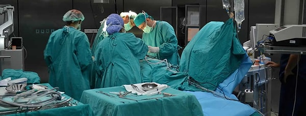 Зеленый и синий в цветовом спектре являются противоположными красному цвету.