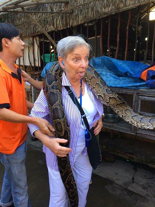 21. 78 yaşında hızını alamayan büyük anne, Kamboçya'da geçirdiği 14 günlük tatilde...