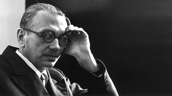 Felsefi derinlikteki sorulardan sonra, sahne artık gerçek bir matematikçi ve paranoyak derecesinde obsesyonlara sahip olan Kurt Gödel’e gelmişti.