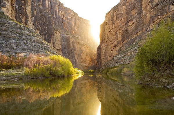 2. Река Рио-Гранде - между Соединенными Штатами и Мексикой