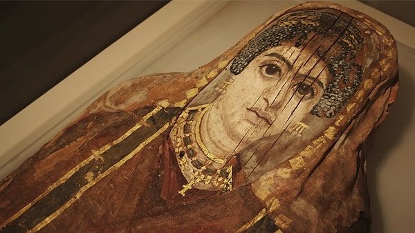 2. Так что фаюмские портреты были чем-то вроде фотографией на "загробпаспорт" — загранпаспорт в загробный мир