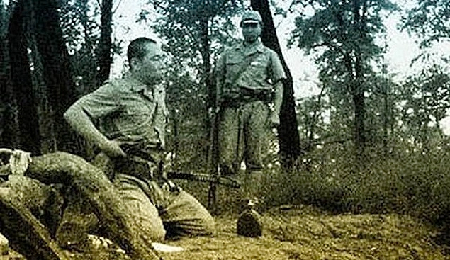 Özellikle de İkinci Dünya Savaşı esnasında, kaybedeceğini anlayan Japon komutanlar, askerleriyle birlikte seppuku yaparak ölmüşlerdir.