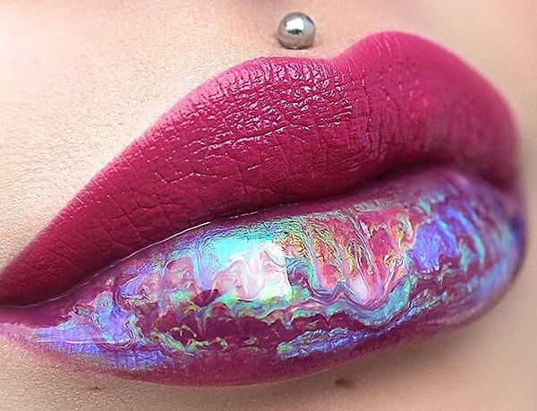 4. Голографический эффект на ваших губах
