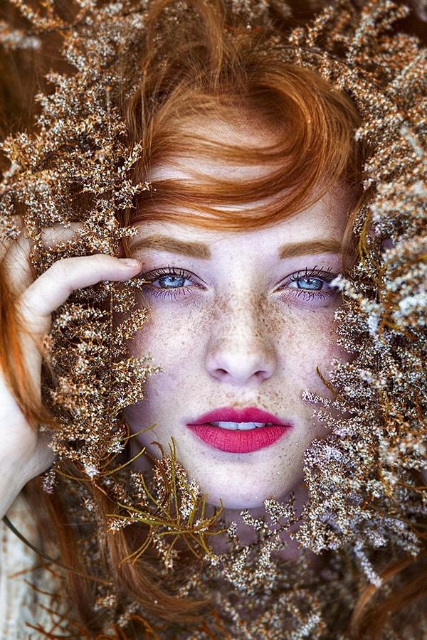 15 Etkileyici Fotoğrafla Çilli Ve Kızıl Saçlı Kadınların Büyüleyici Güzelliği