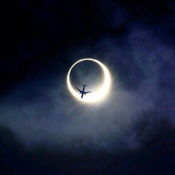 1. Бывают такие сны, после которых, проснувшись, ты еще долго лежишь с закрытыми глазами в надежде удержать эти моменты.