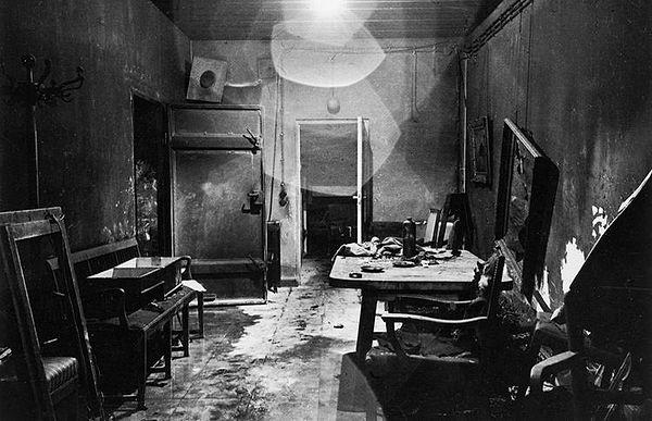 2. Picture taken inside Hitler's bunker by allied soldiers - Berlin, May 1945.