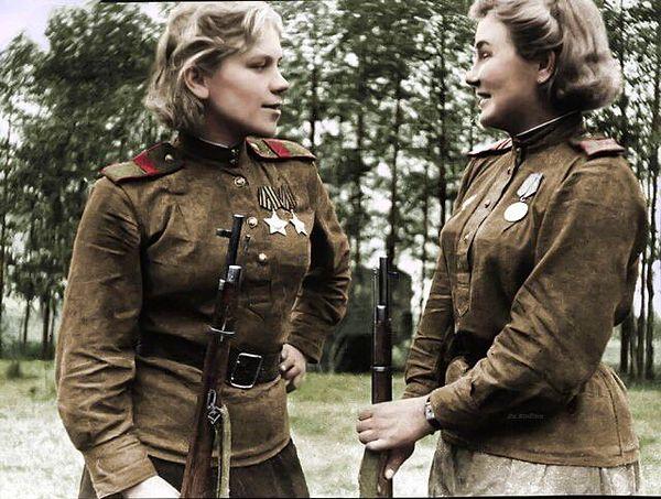 18. Famous snipers of The Red Army, Sergeant Roza Shanina and Astacus Maksimovna Ekimov - 1943.
