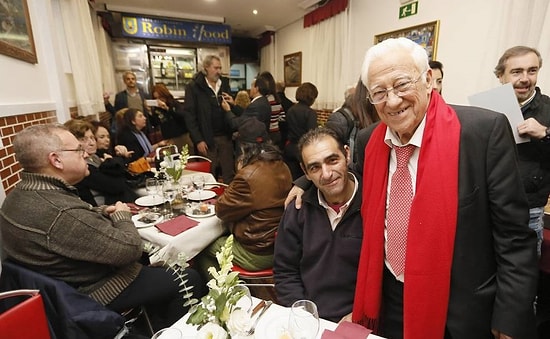 Robin Hood Burada! Madrid’de Müşteriden Aldığı Parayla Evsizleri Ücretsiz Doyuran Restoran
