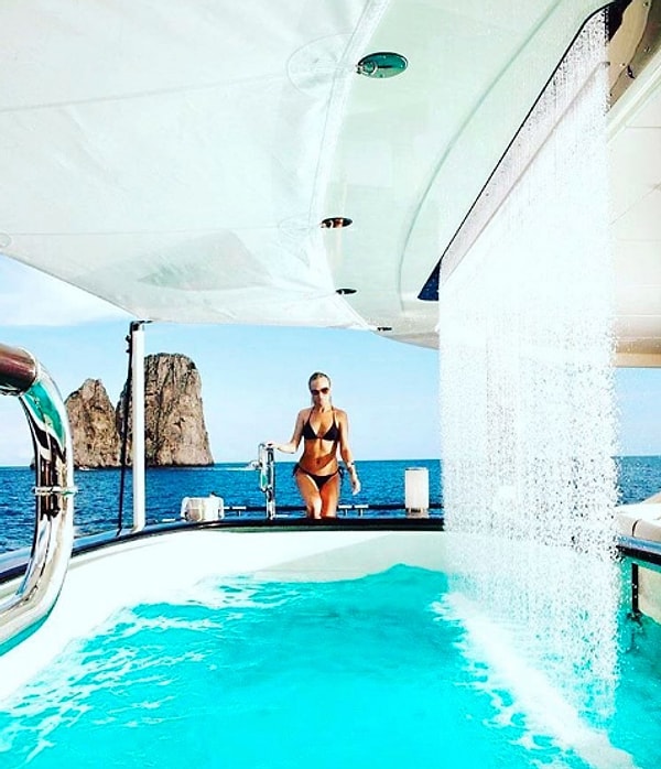 6. И собственный бассейн, пускай даже на яхте