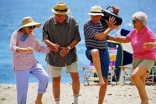 13. Никогда не поздно иметь счастливое детство. Однако второе детство зависит исключительно от тебя