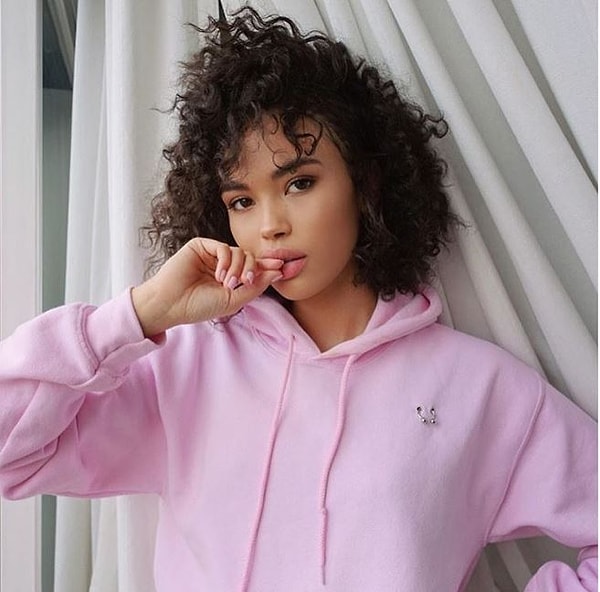 3. А сейчас ситуация значительно упростилась: пирсинг используется прямо в одежде!