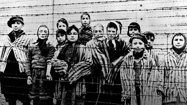 5. Nazi Almanyası tarafından görevlendirilen yaklaşık 10,000 muhafız asker toplama kampında görev yapmış.