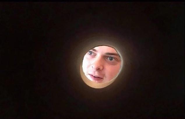 15. Take A Selfie Through A Toilet Roll Tube And Pretend You’re The Moon