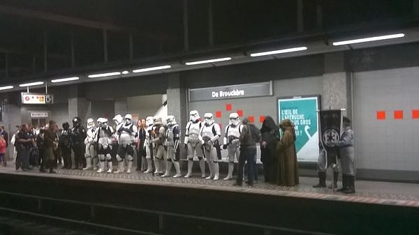 8. Империя тоже передвигается на метро. Что поделать, пробки такие пробки...