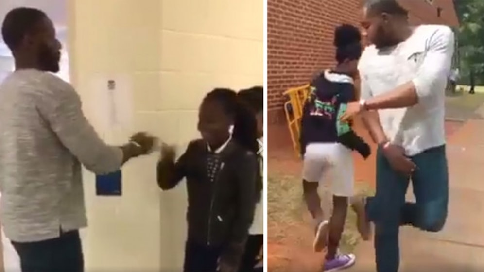 Her Öğrencisi ile Ayrı Selamlaşması Olan ABD'li Öğretmen