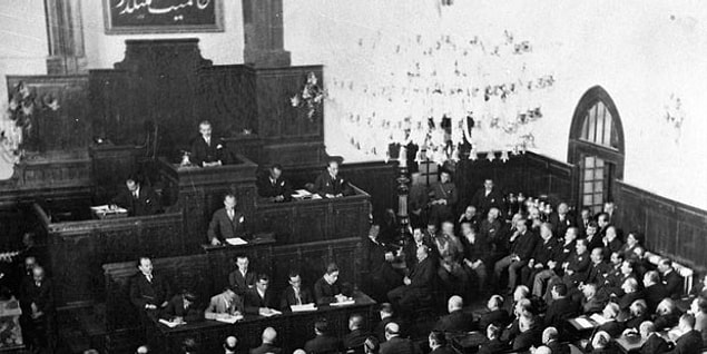 1923'te Cumhuriyet'in ilanı sonrasında ise bütün kurumlar yeniden düzenlendi.