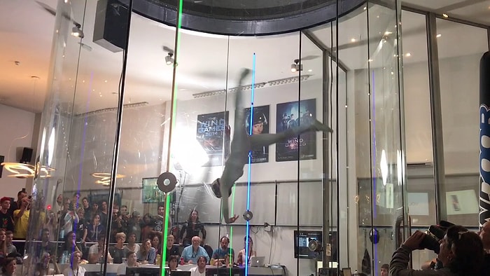 16 Yaşındaki Kızdan Rüzgar Tünelinde Mükemmel Dans Performansı