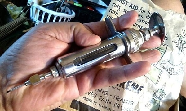 6. Но, с другой стороны, одного только вида иглы может быть достаточно, чтобы привести механизм страха в действие.