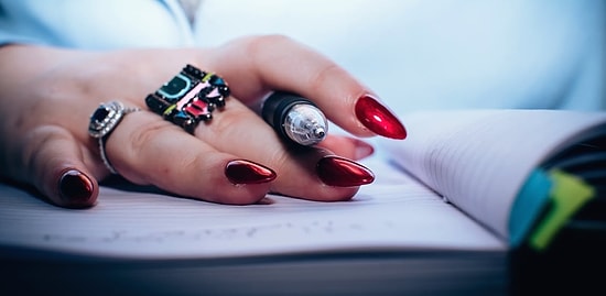 Используйте эти 12 крутых лайфхаков, чтобы добиться идеальных ногтей