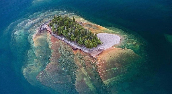 10. Красивый и необычный остров.