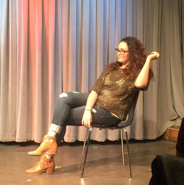 9. Сейчас девушка ставит собственные спектакли в театре и пишет роман.